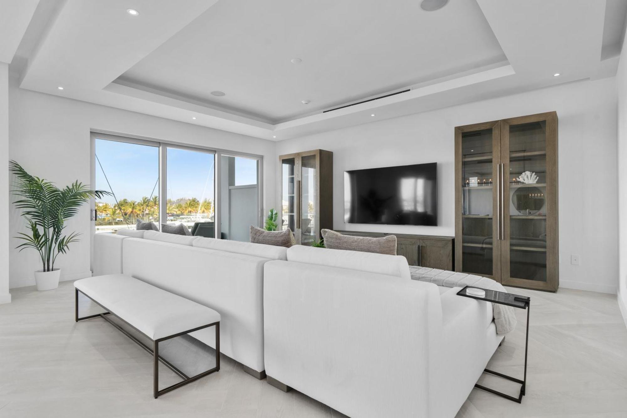 Casablanca Bahamas- New Luxury Waterfront Condo, Palm Cay, The Bahamas *