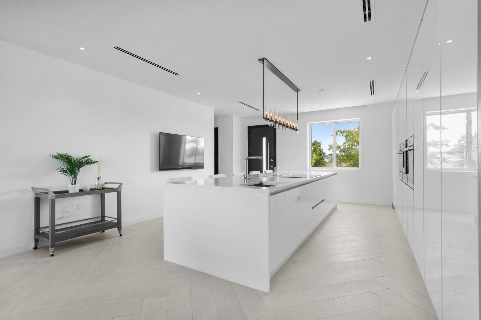 Casablanca Bahamas- New Luxury Waterfront Condo, Palm Cay, The Bahamas * Nassau