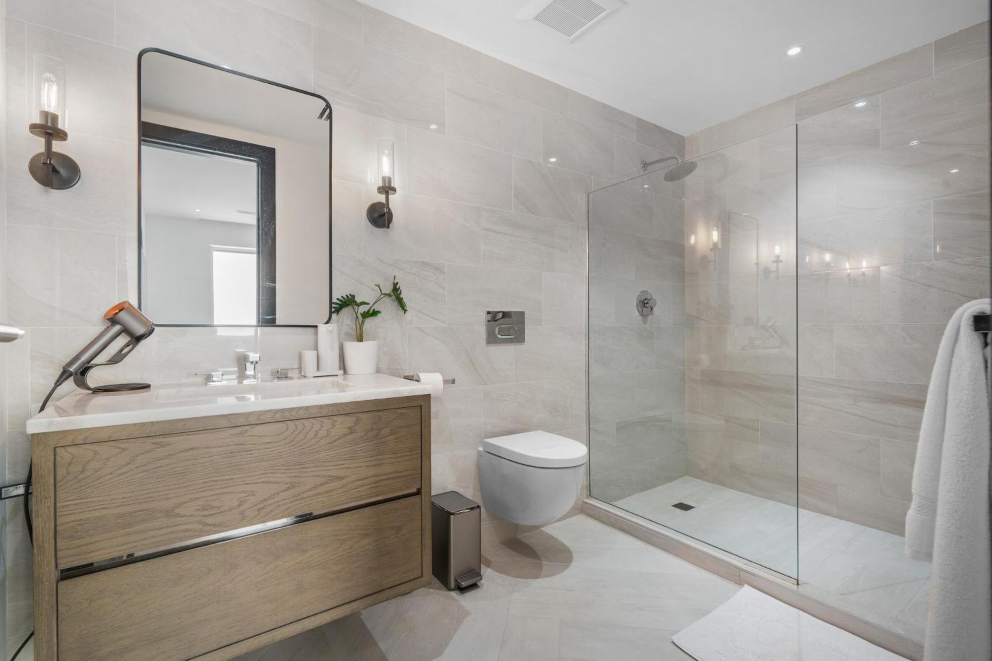 Casablanca Bahamas- New Luxury Waterfront Condo, Palm Cay, The Bahamas