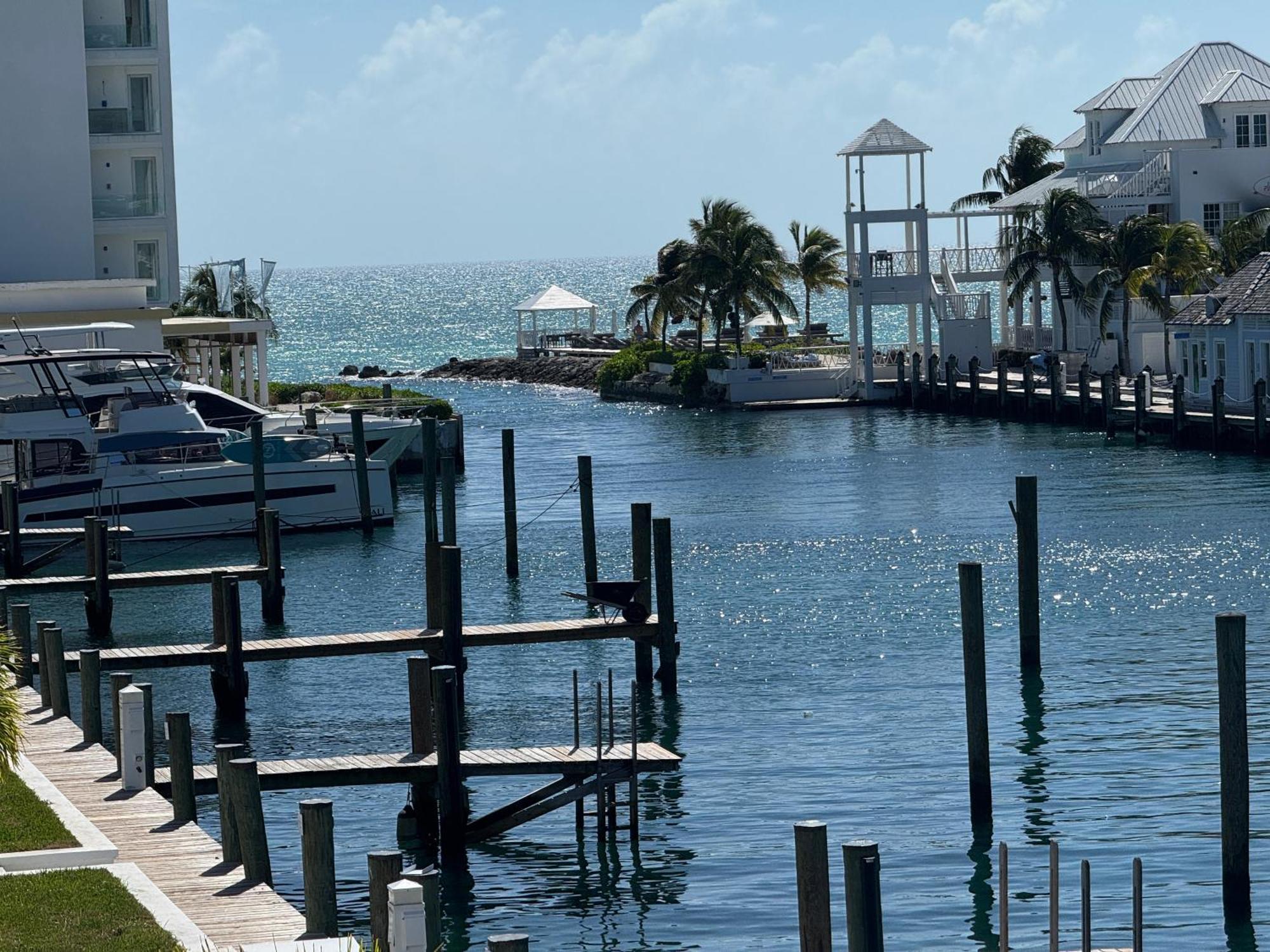 Apartamento Casablanca Bahamas- New Luxury Waterfront Condo, Palm Cay, The Bahamas Nassau