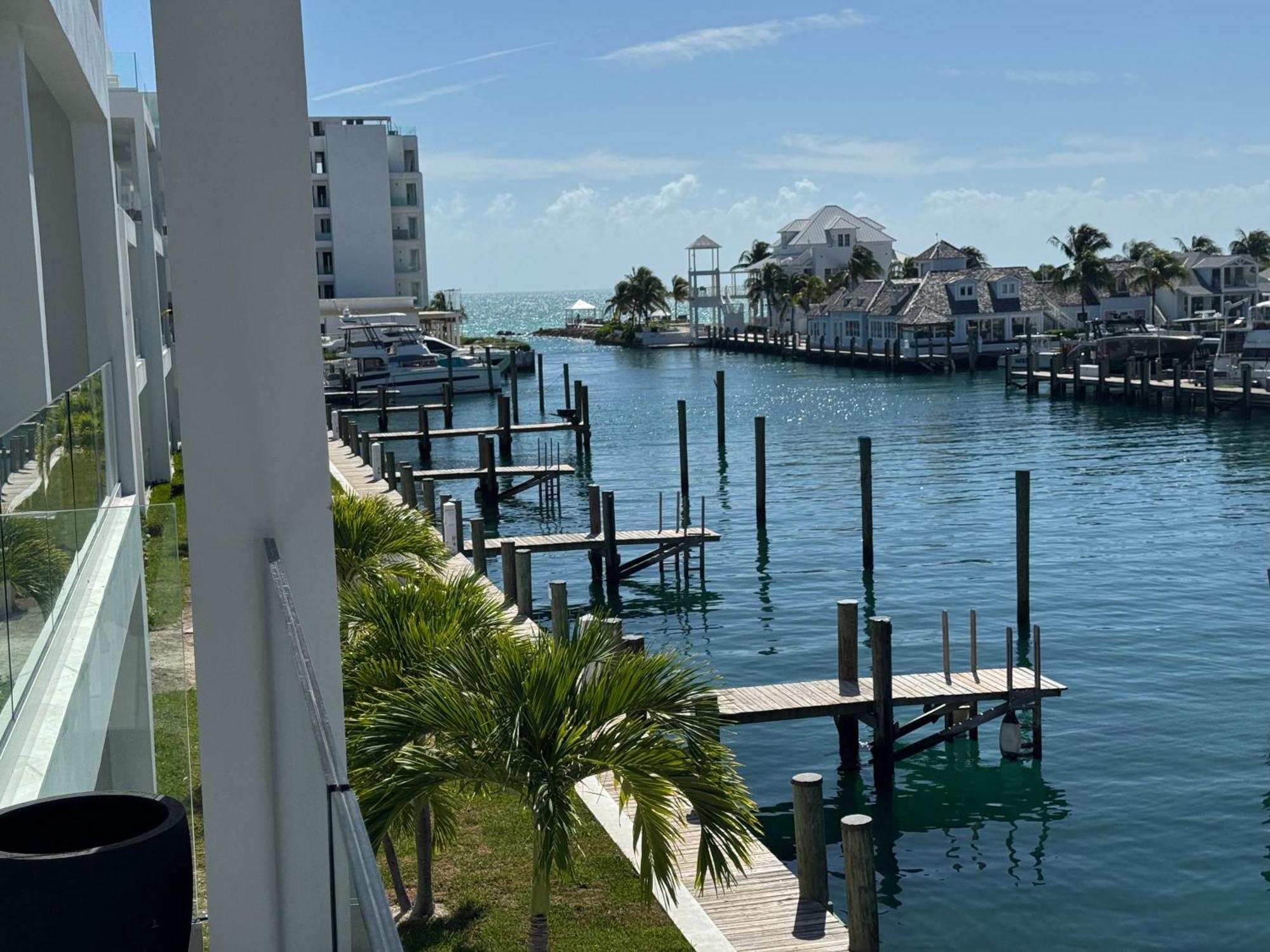 Casablanca Bahamas- New Luxury Waterfront Condo, Palm Cay, The Bahamas Apartamento *