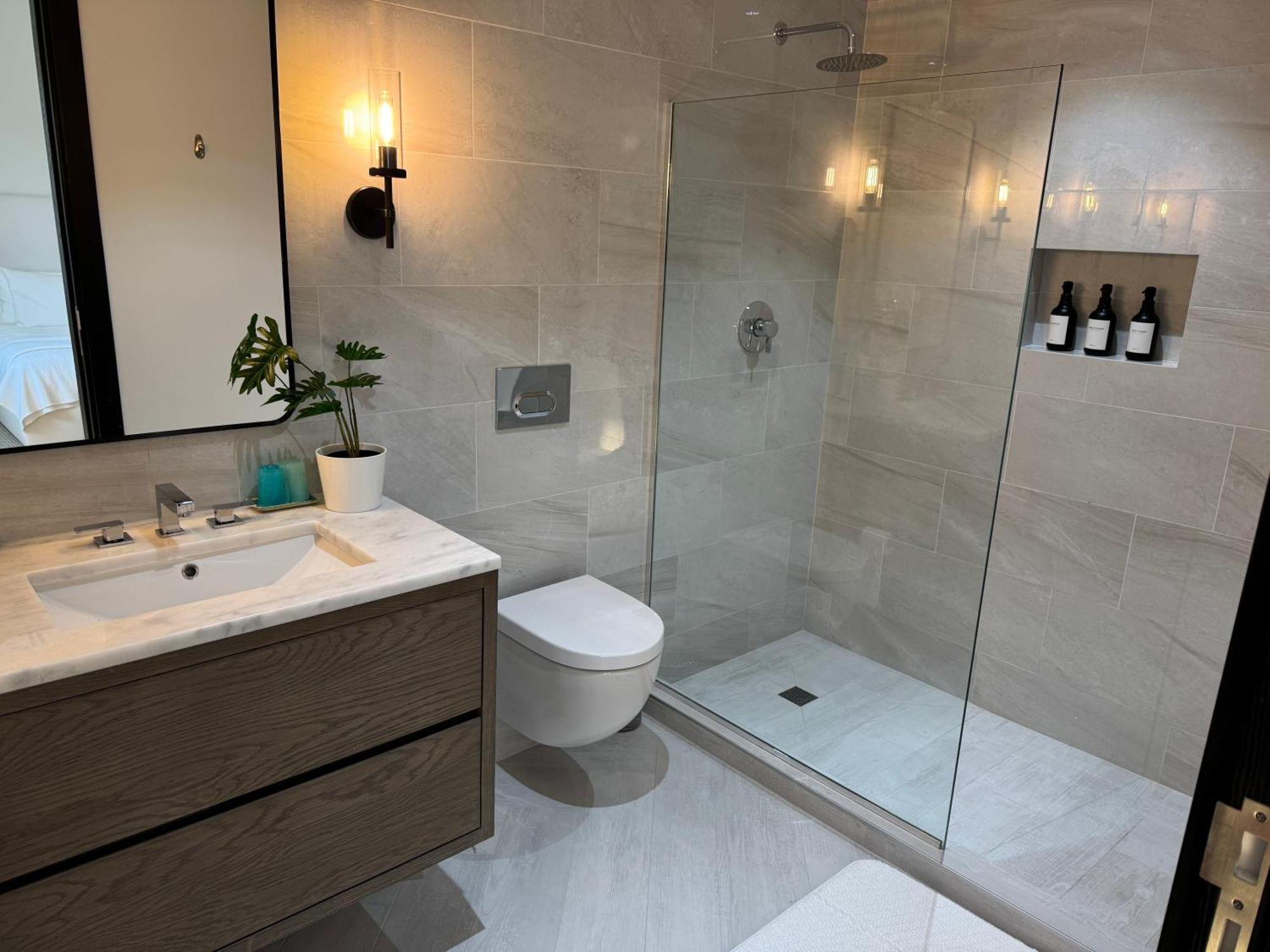Casablanca Bahamas- New Luxury Waterfront Condo, Palm Cay, The Bahamas Nassau