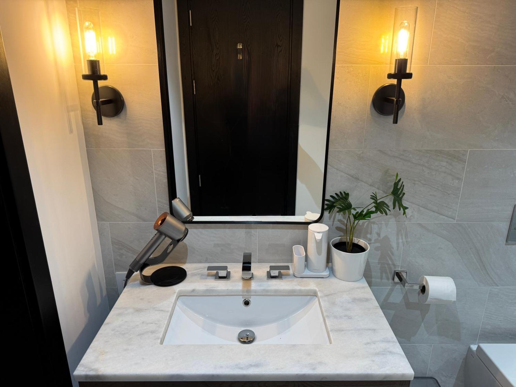 Casablanca Bahamas- New Luxury Waterfront Condo, Palm Cay, The Bahamas Apartamento Nassau