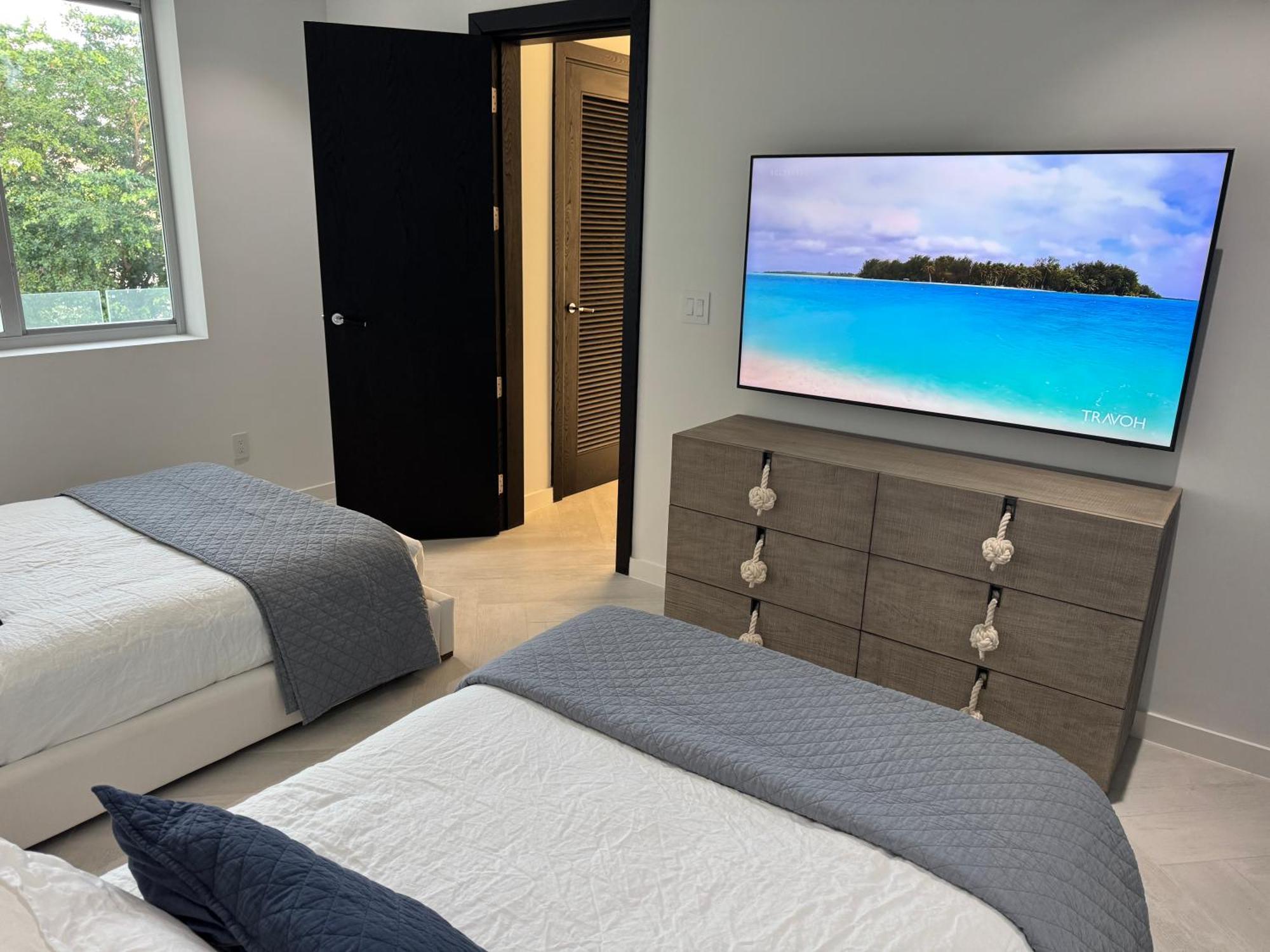 Apartment Casablanca Bahamas- New Luxury Waterfront Condo, Palm Cay, The Bahamas Nassau